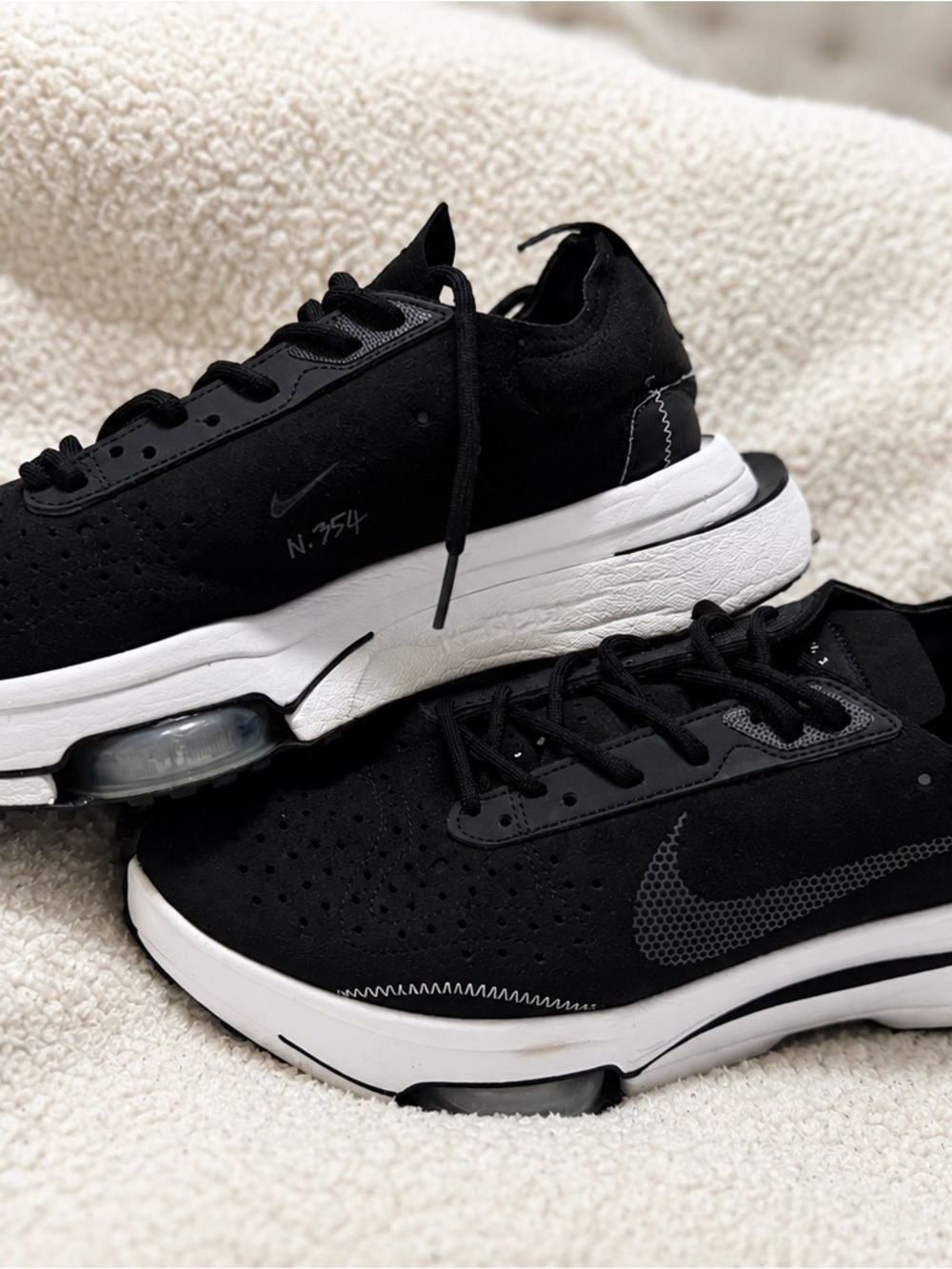Nike Menโs Black and White Athletic Sneakers